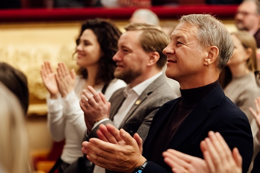 Аркадий Фомин: Искренняя игра, энергичная режиссура сделали спектакль настоящим подарком зрителям