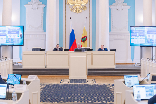 Председатель Контрольно-счетной палаты Рязанской области Юрий Карпов представил парламентариям отчет о работе в минувшем году