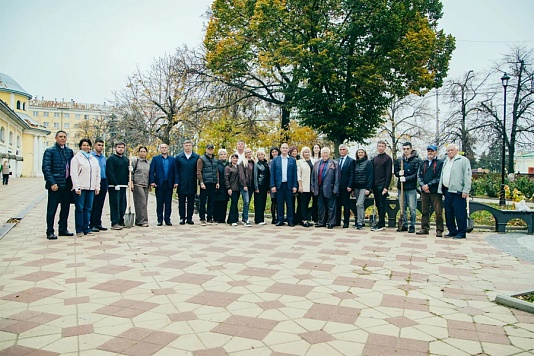 Депутаты и сотрудники аппарата Рязанской областной Думы приняли участие в акции по озеленению 