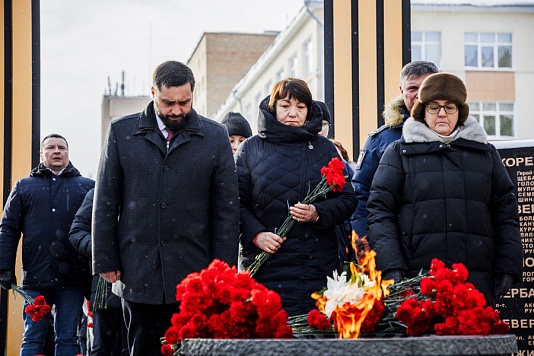 Парламентарии почтили память воинов, отдавших жизни за Отечество 