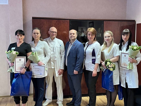 Денис Сидоров вручил награды Рязанской областной Думы сотрудникам городской клинической больницы №11