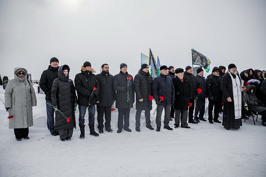 Депутаты облдумы приняли участие в памятных мероприятиях, посвященных началу СВО