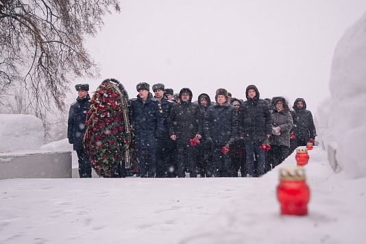 Депутаты областной Думы почтили память погибших в блокадном Ленинграде