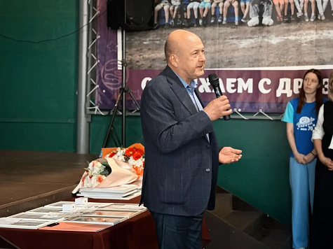 Депутаты Сергей Пупков и Тарас Ставер поздравили коллектив детского оздоровительного лагеря «Сатурн»