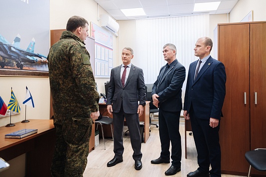 Депутаты Рязанской областной Думы посетили пункт отбора на военную службу по контракту