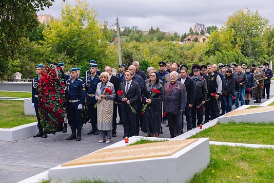 Депутаты Рязанской областной Думы почтили память погибших во время блокады Ленинграда