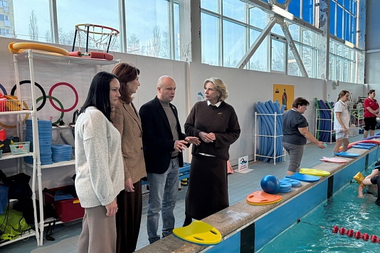 Елена Синица: Открытие в бассейне бесплатной группы для детей с ОВЗ и инвалидностью обеспечит их реабилитацию через адаптивное плавание