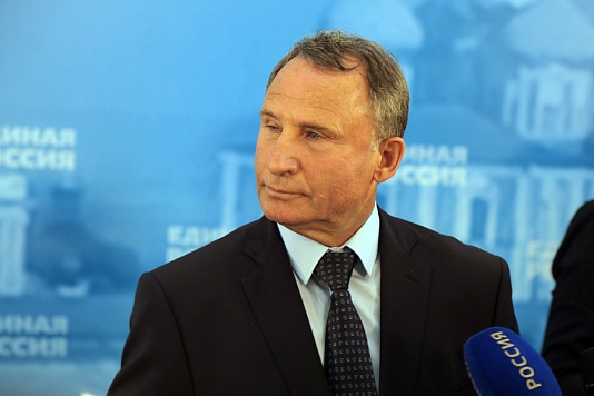 Аркадий Фомин поздравил депутата областной Думы Георгия Свида с присвоением звания Героя Труда 